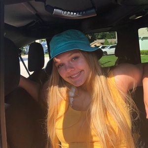 Meet your Posher, Cecelia